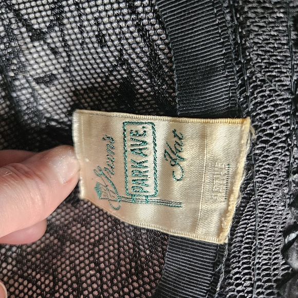 VINTAGE 1960s Midcentury Black & White Cloche Hat Cocktail Jackie-O Park Avenue - Picture 6 of 6